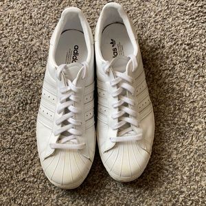 Men’s white sneakers